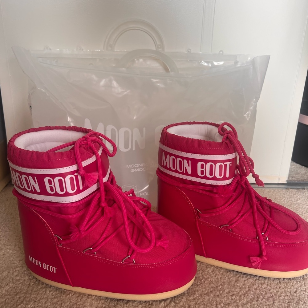 NWT Moon Boot Pink Snow Boots Fits US 7-8.5